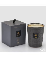 Candela Cuir , 1400 gr, profumazione Pepe nero , col. grigio fumo, durata 75 ore, alt. 18 cm  in elegante scatola regalo
