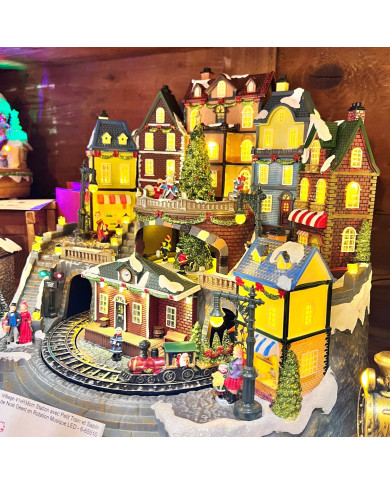 Villaggio "stazione con trenino e albero di natale gigante" rotante, con musica disattivabile e led, 4138 cm Villaggio "stazione con trenino e albero di natale gigante" rotante, con musica disattivabile e led, 4138 cm