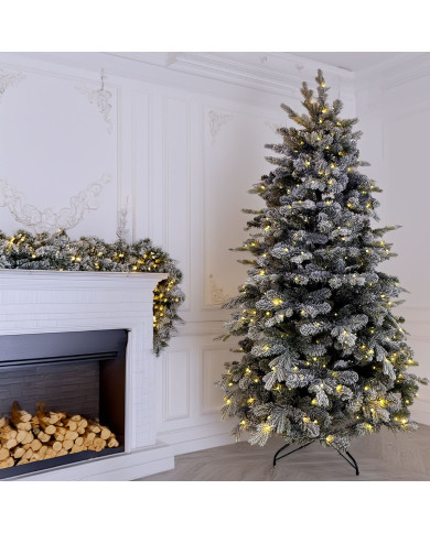 Abete realizzato in pvc+pe, altezza  240 cm, con 710 led bianco caldo, diam. 137 cm Abete realizzato in pvc+pe, altezza  240 cm, con 710 led bianco caldo, diam. 137 cm